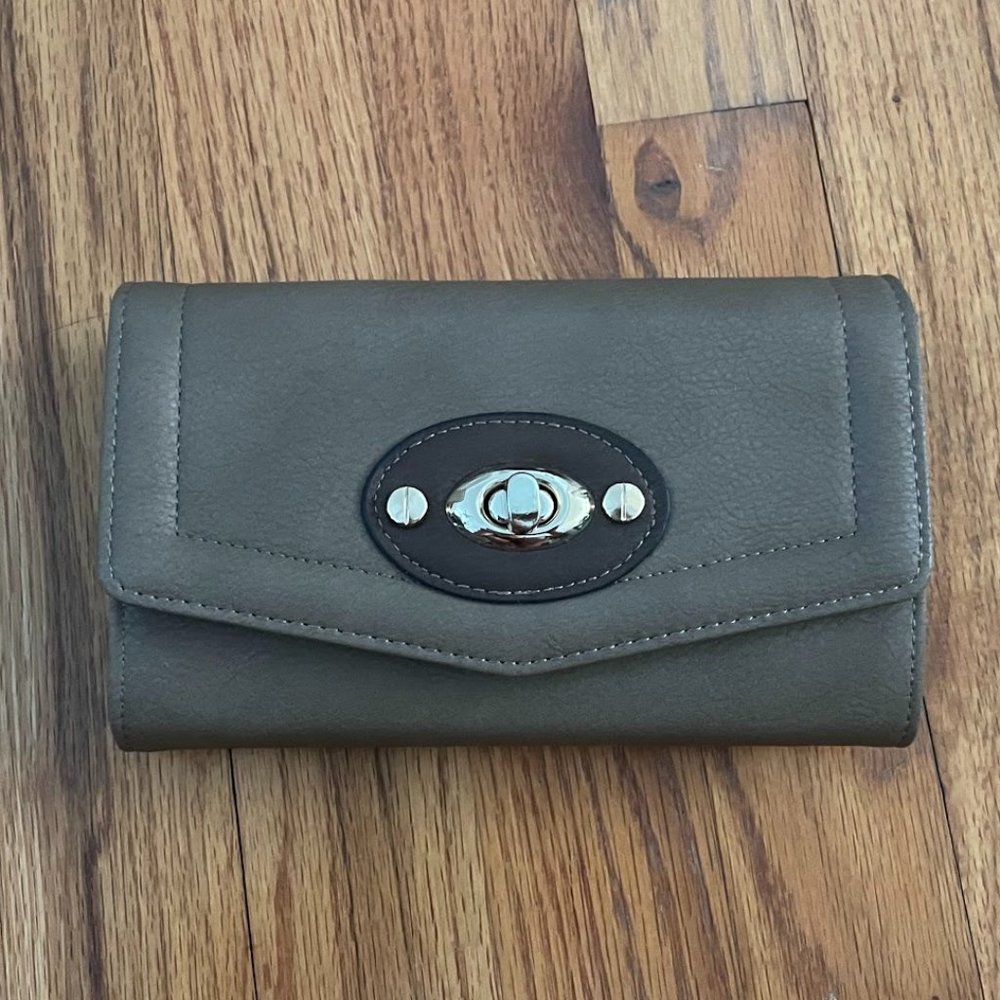 NEW Simply Noelle Crossbody/Wristlet Clutch